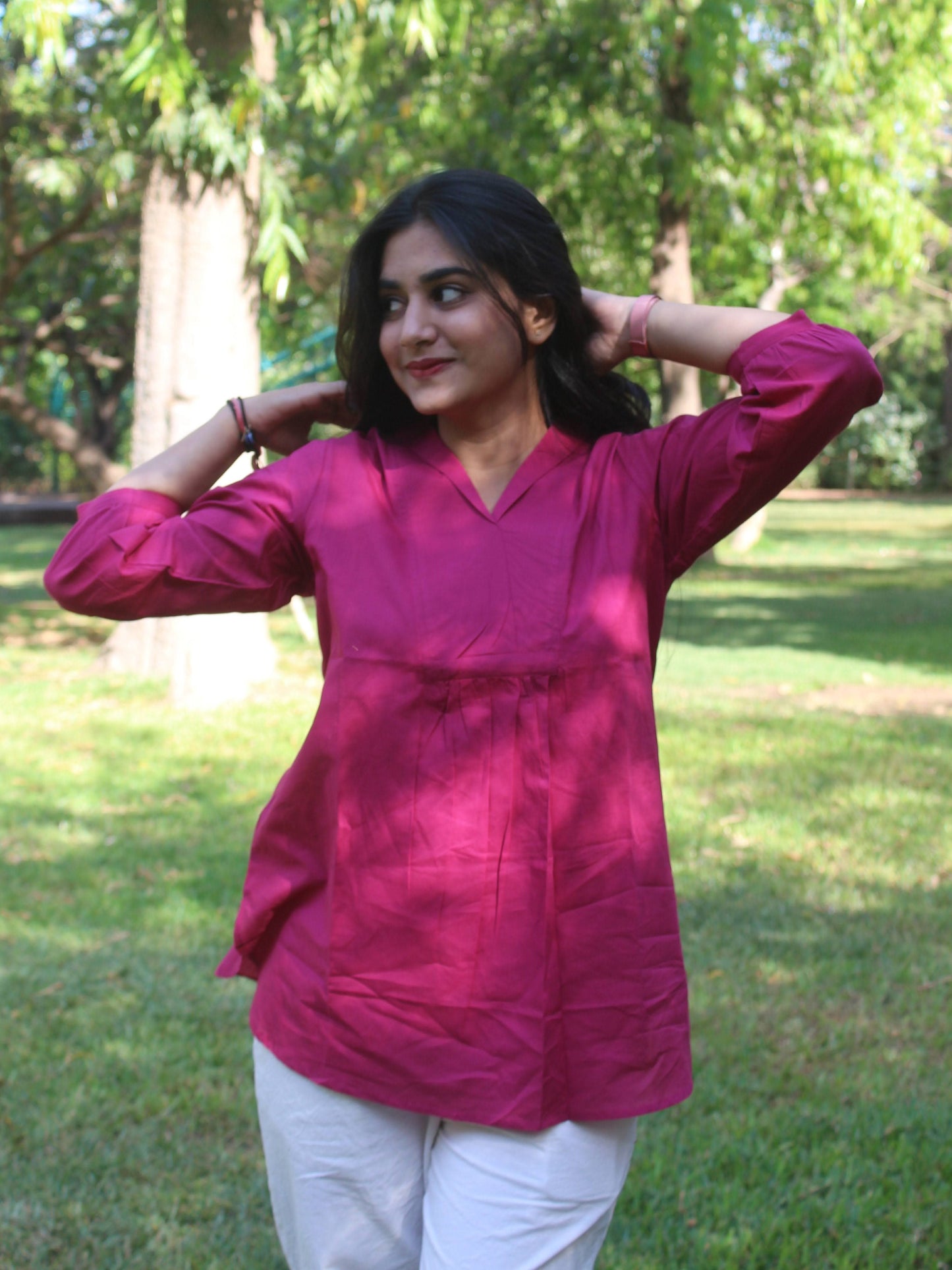 AIRA Raspberry V-Neck Cotton Short Top