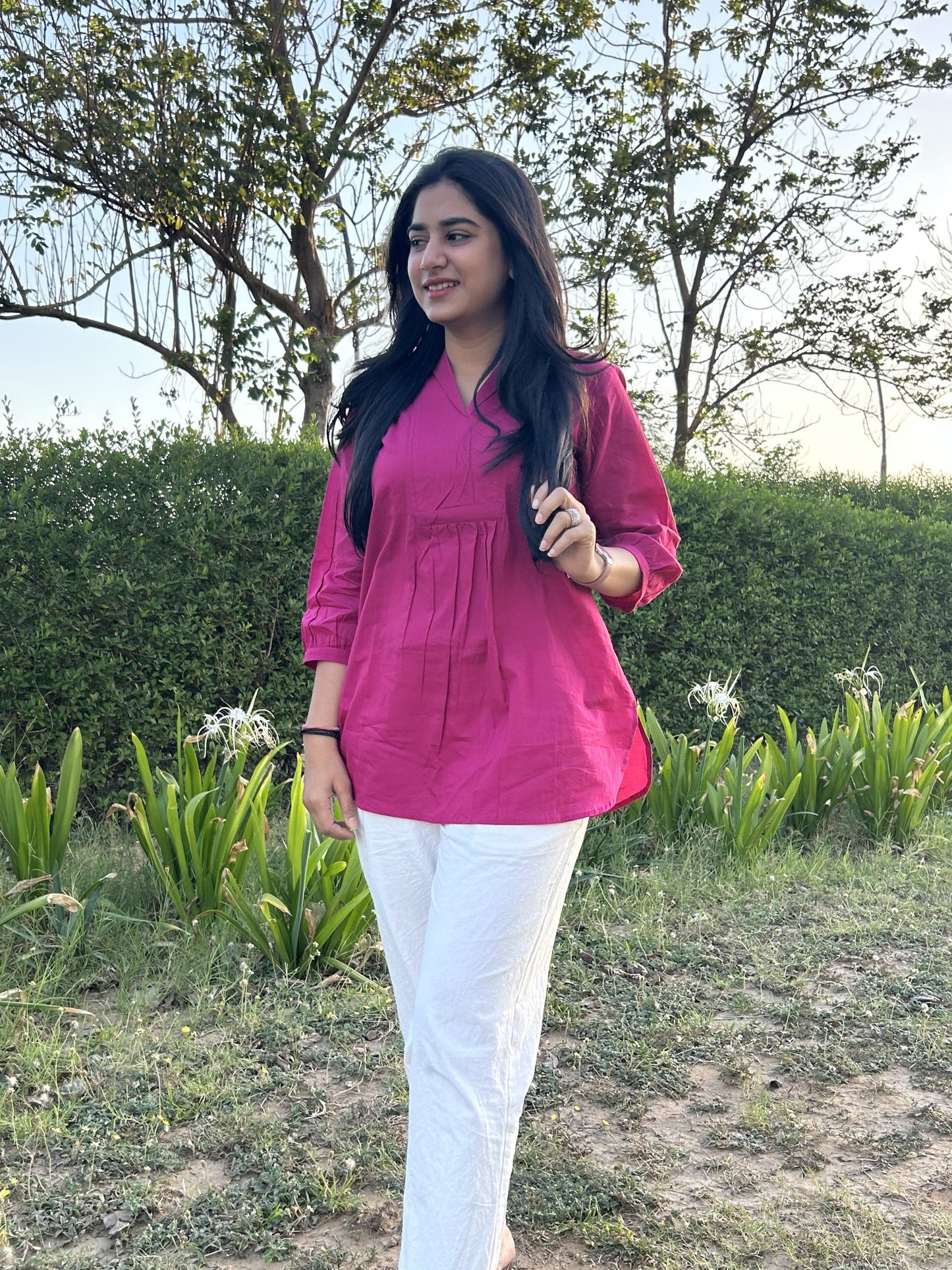 AIRA Raspberry V-Neck Cotton Short Top