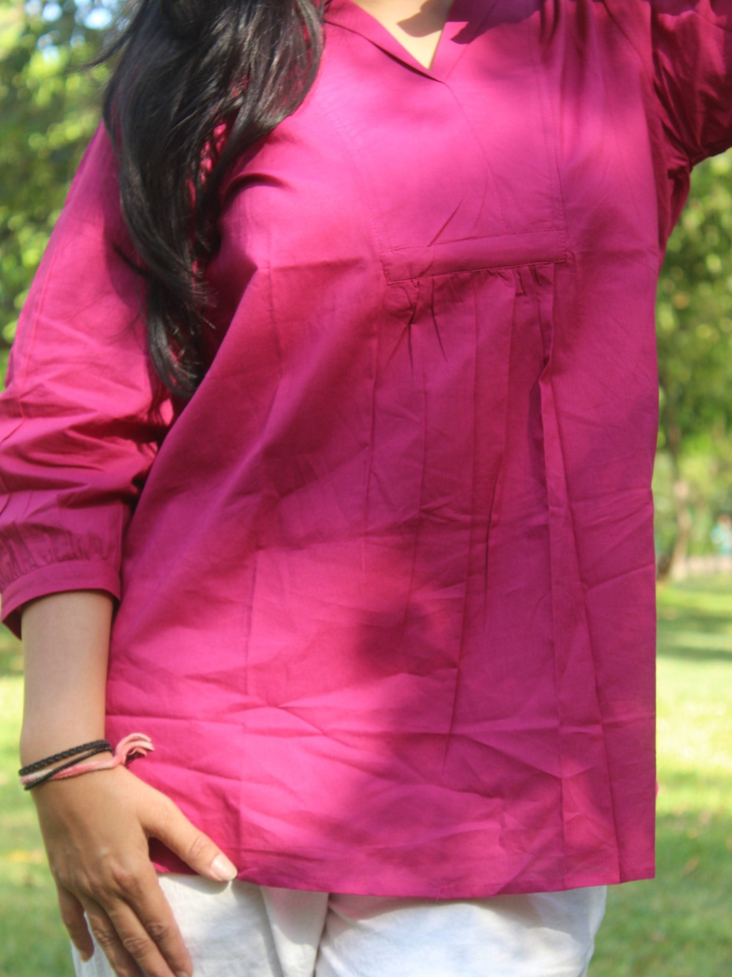 AIRA Raspberry V-Neck Cotton Short Top